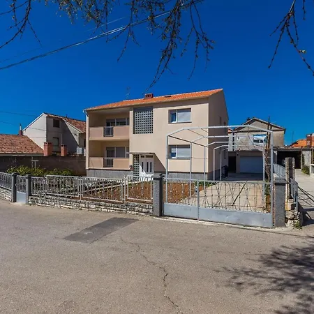 Oleander Бибинье