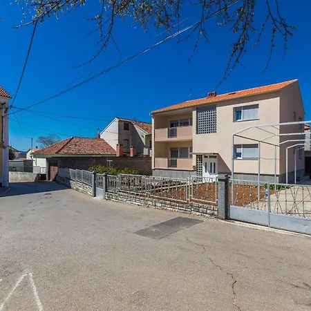 Oleander Apartment