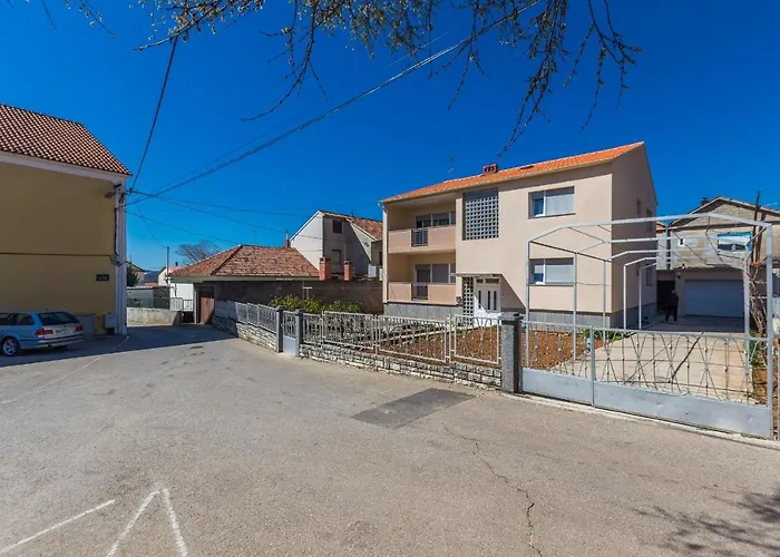 Oleander Apartment